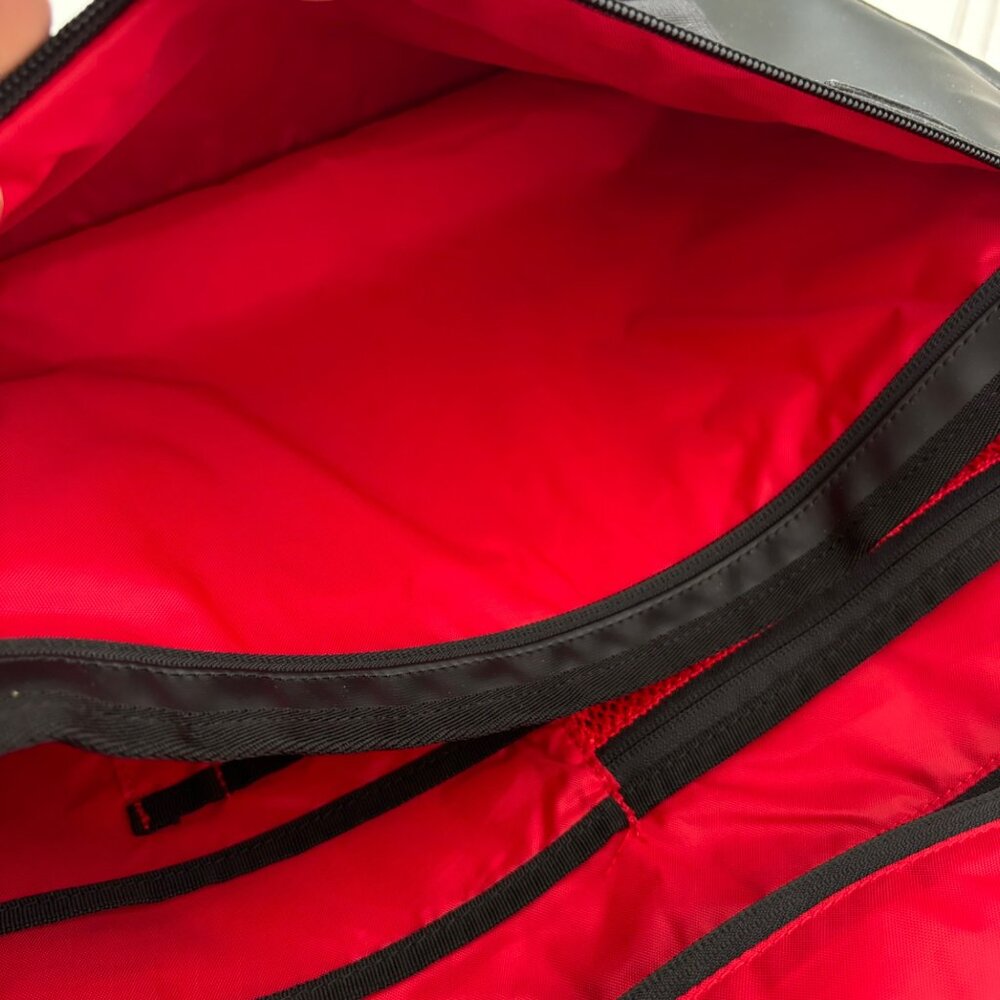 Helly Hansen Black Messenger Bag Adjustable Shoulder Strap Broken Back Zipper - Picture 16 of 16